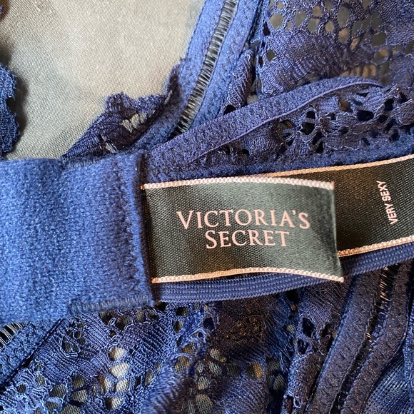 Dark blue (navy) Victoria’s Secret halter bra - Picture 3 of 5